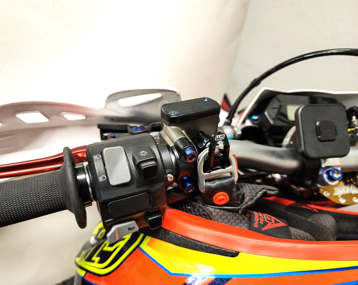 Warp 9 Helmet Hook mounted on handlebar